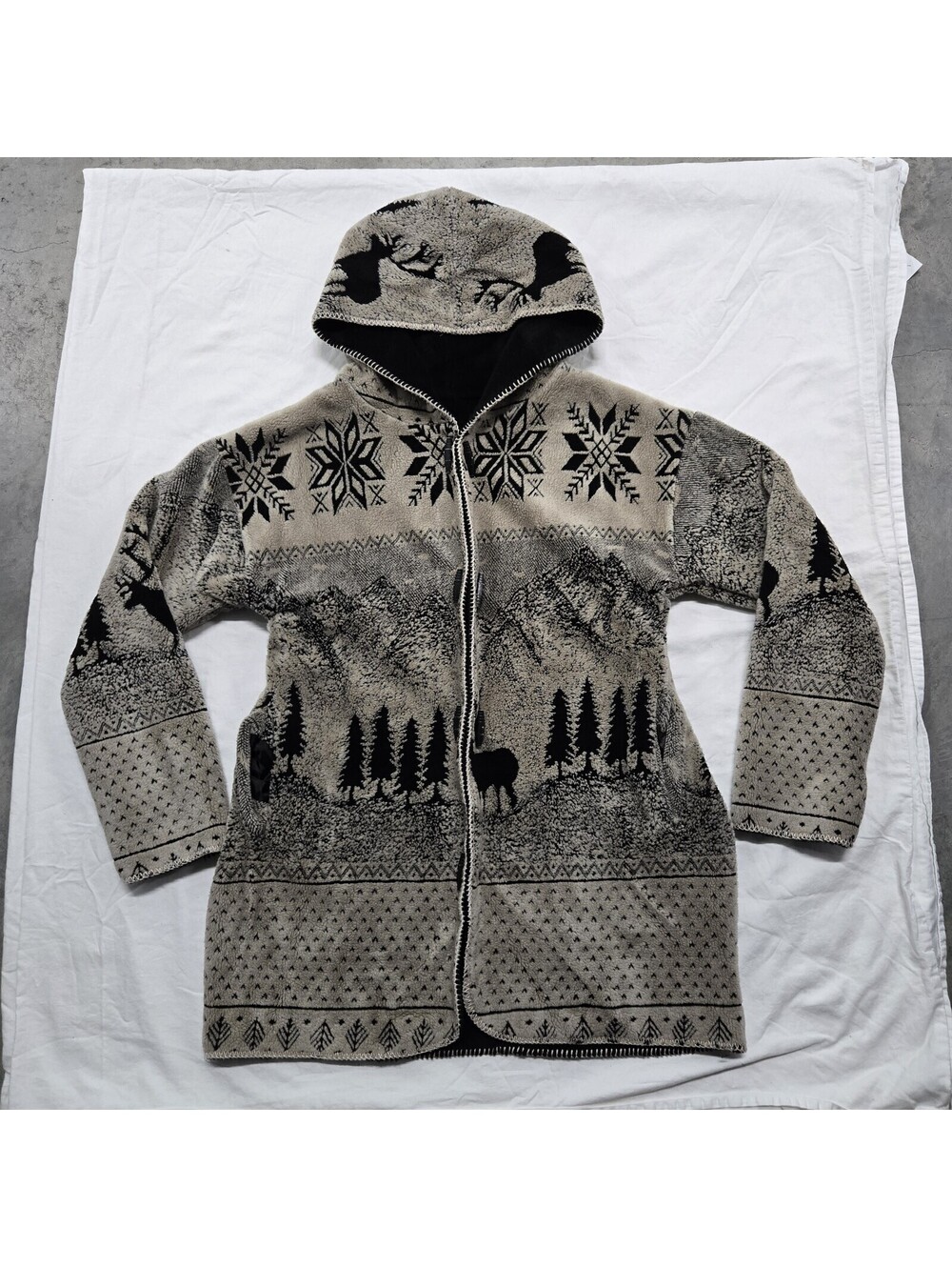 VTG Reversible Denali Fleece Hooded Coat Nordic Snowflake Mountains 22" x 33"